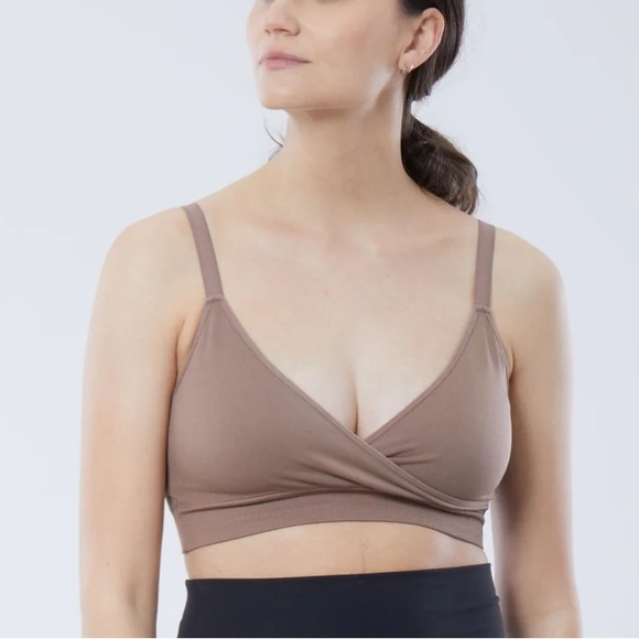 Ingrid & Isabel Cooling Crossover Nursing + Maternity Bra - Picture 1 of 5